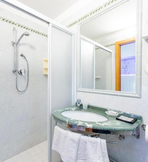 חדר סטנדרט לשלושה, Gardenia