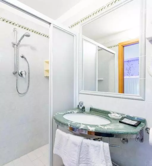 Standard Kolmen Hengen Huone, Gardenia