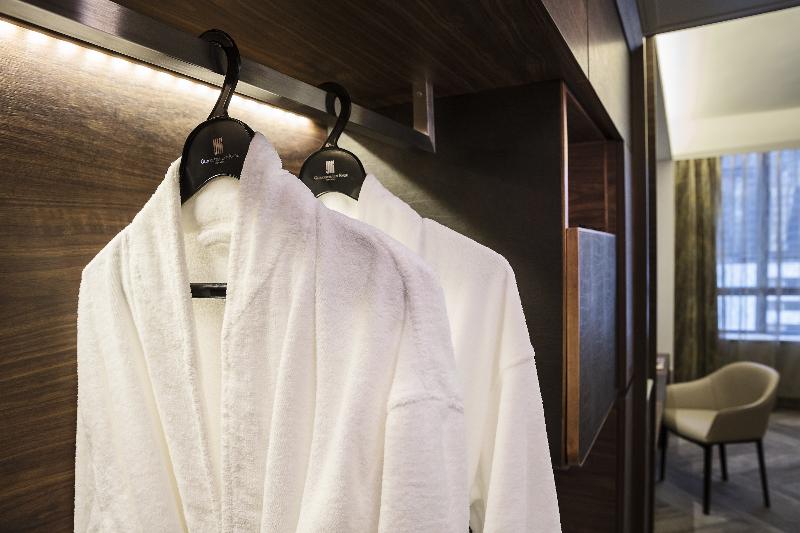 اتاق لوکس, Gloucester Luk Kwok Hong Kong