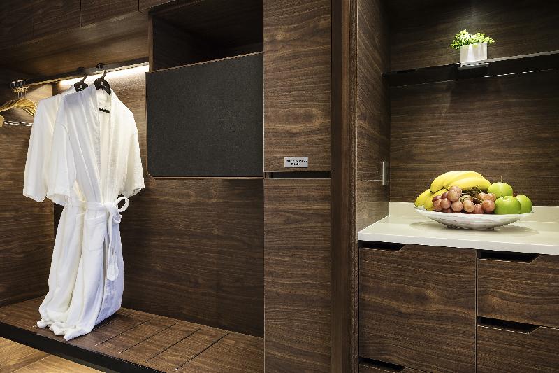 اتاق لوکس, Gloucester Luk Kwok Hong Kong