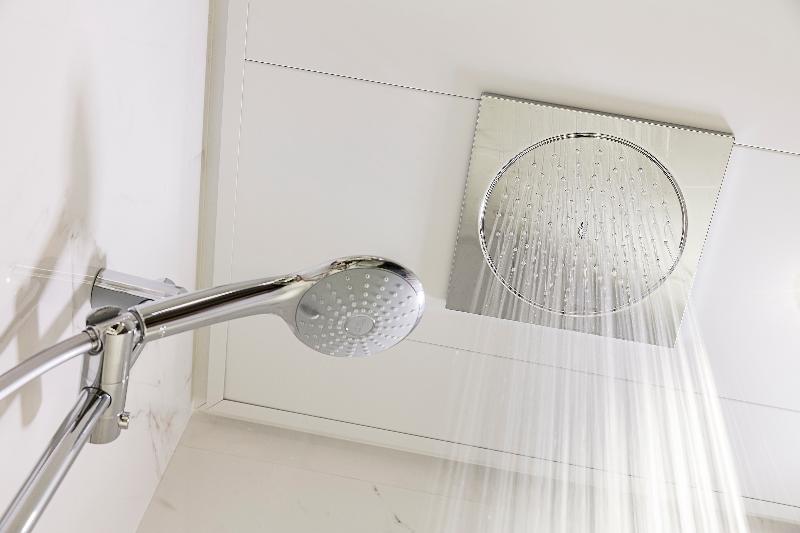 اتاق لوکس, Gloucester Luk Kwok Hong Kong