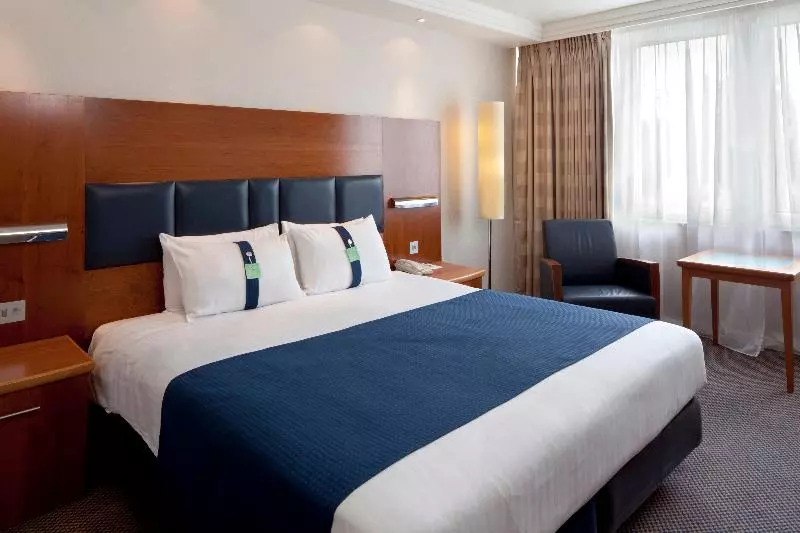 Standard-huone King-vuode, Holiday Inn Maidenhead Windsor By Ihg