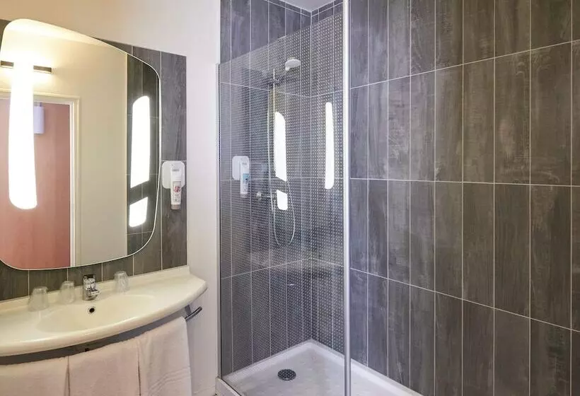 اتاق استاندارد با تخت دوبل, Ibis Cholet