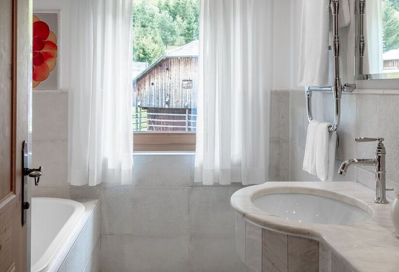 Номер Комфорт, La Perla: The Leading Hotels Of The World