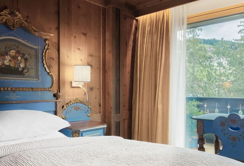 Номер Комфорт, La Perla: The Leading Hotels Of The World