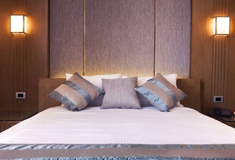 اتاق لوکس, Maadi