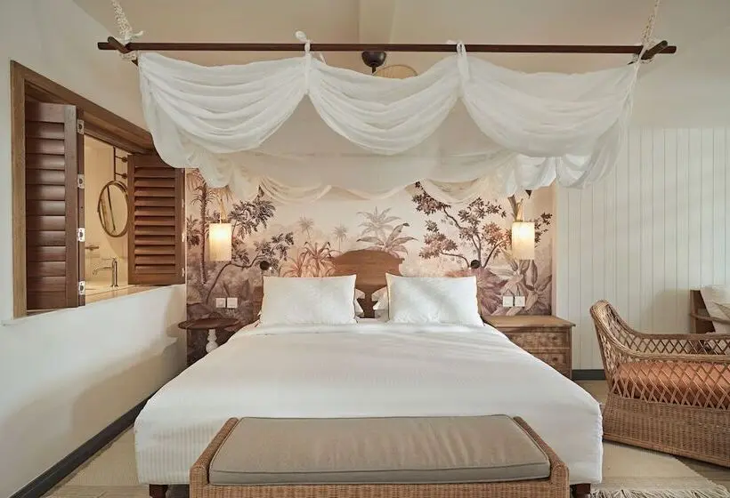 سوئیت جونیور پرستیژ, Paradise Cove Boutique