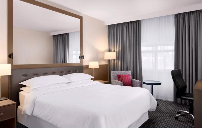 Номер Клуб, Sheraton Heathrow