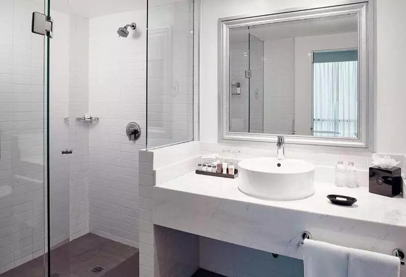 اتاق لوکس با تخت بزرگ, Wyndham Monterrey Ambassador Centro