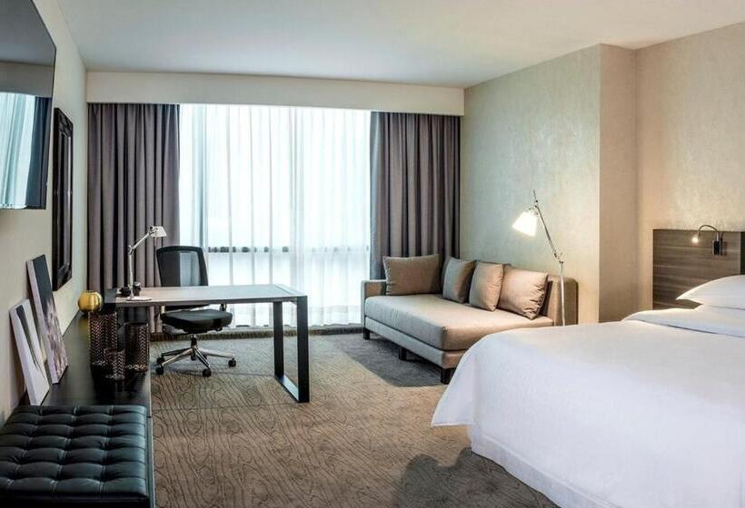 キングサイズベッドのデラックスルーム, Wyndham Monterrey Ambassador Centro