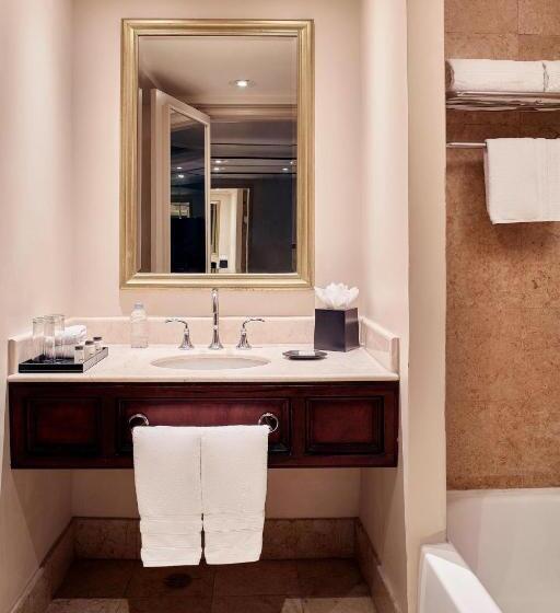 キングサイズベッドのスタンダードルーム, Wyndham Monterrey Ambassador Centro