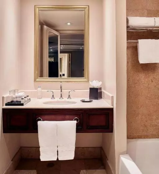 اتاق استاندارد با تخت بزرگ, Wyndham Monterrey Ambassador Centro