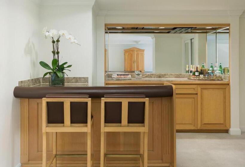 주니어 스위트 킹사이즈 침대, The Michelangelo