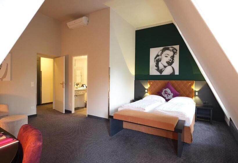 Quarto Comfort, Villa Carlton   Adults Only