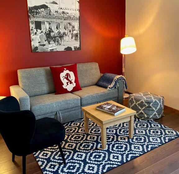 Quarto superior, Villa Carlton   Adults Only