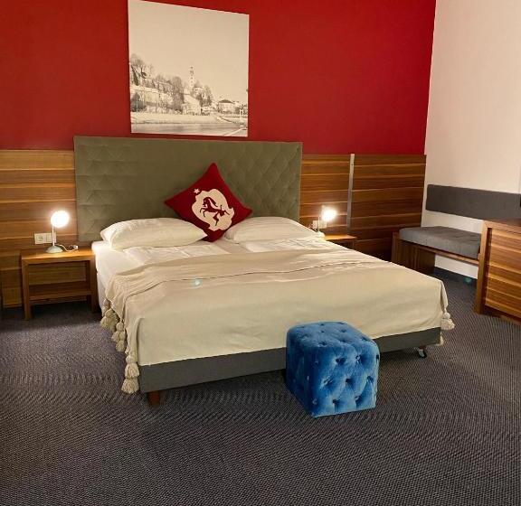 Quarto superior, Villa Carlton   Adults Only