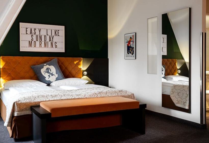 Quarto superior, Villa Carlton   Adults Only