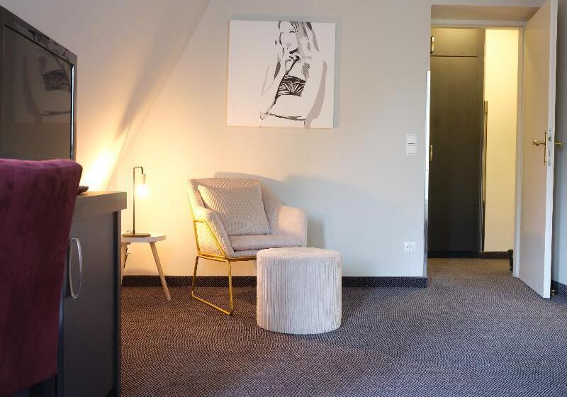 Quarto superior, Villa Carlton   Adults Only
