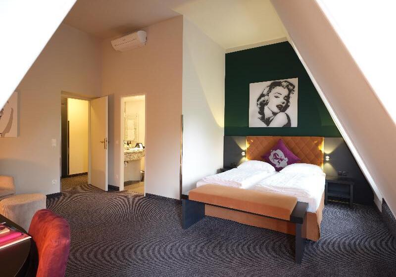 Quarto Comfort, Villa Carlton   Adults Only