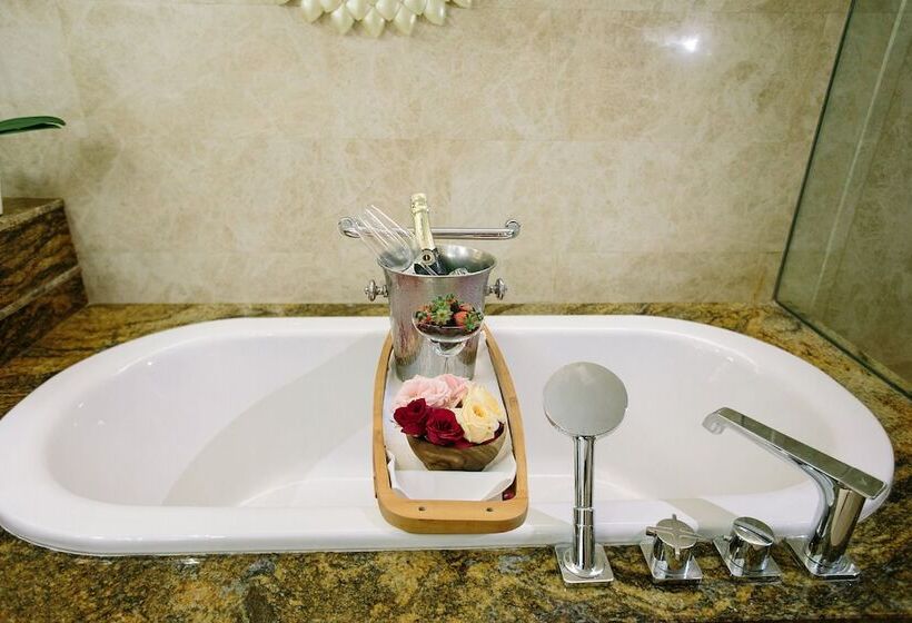 سوئیت کلاب, Intercontinental Bali Resort, An Ihg
