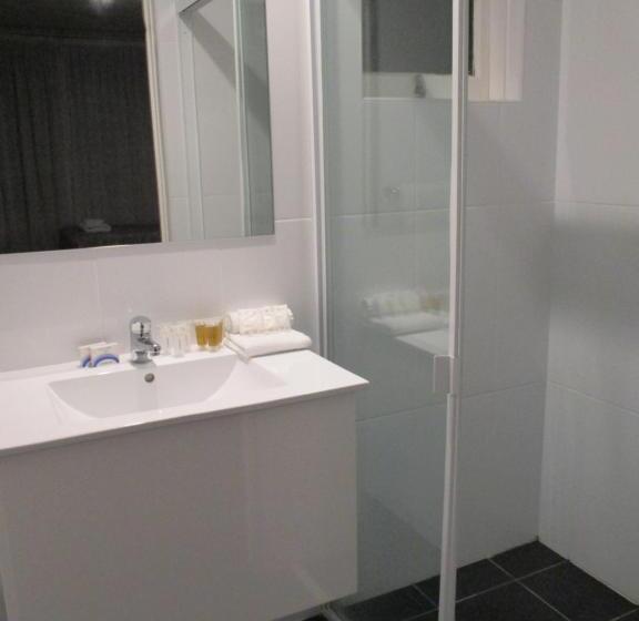 Семейный Номер, Cronulla Motor Inn