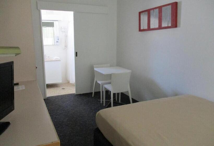 חדר אקונומי, Cronulla Motor Inn