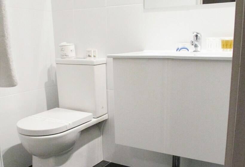 חדר משפחתי, Cronulla Motor Inn