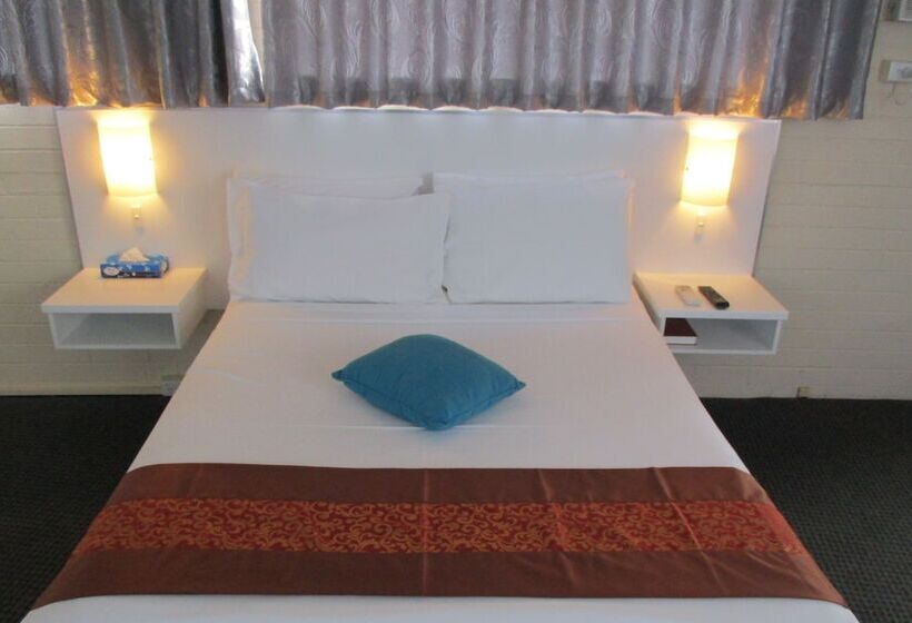 חדר משפחתי, Cronulla Motor Inn