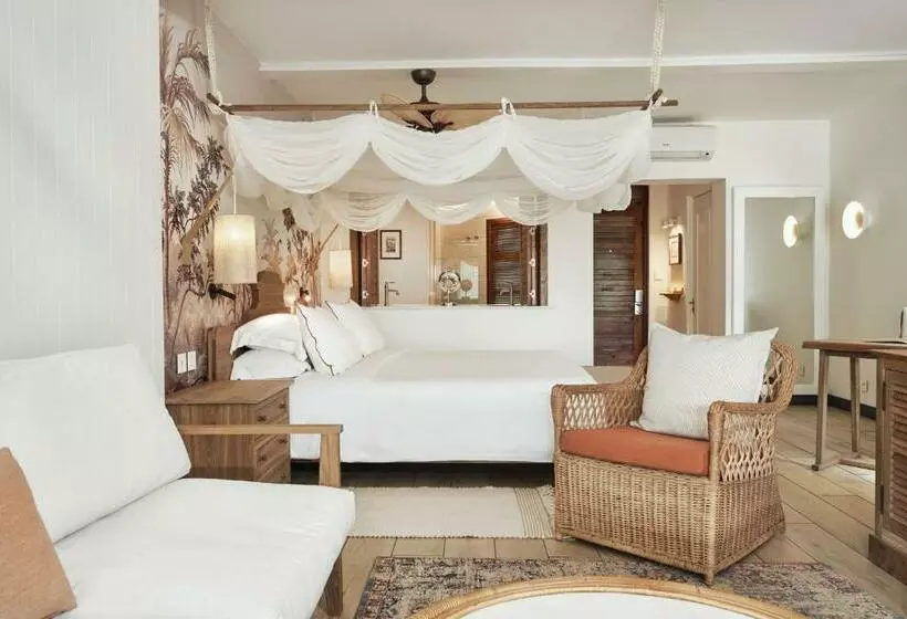 سوییت جونیور, Paradise Cove Boutique