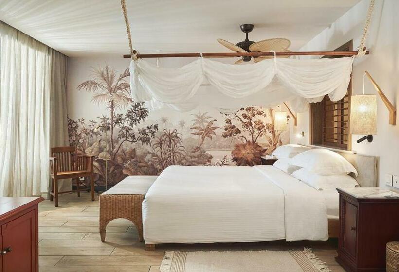 سوئیت سینیور, Paradise Cove Boutique