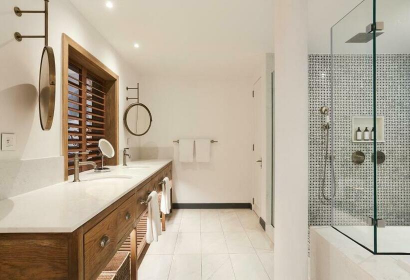 Senior Suite, Paradise Cove Boutique