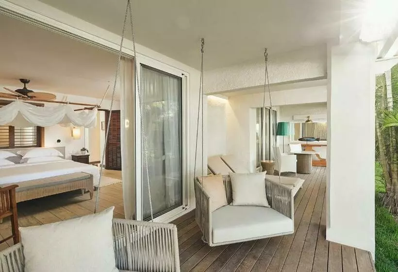 سوئیت سینیور, Paradise Cove Boutique