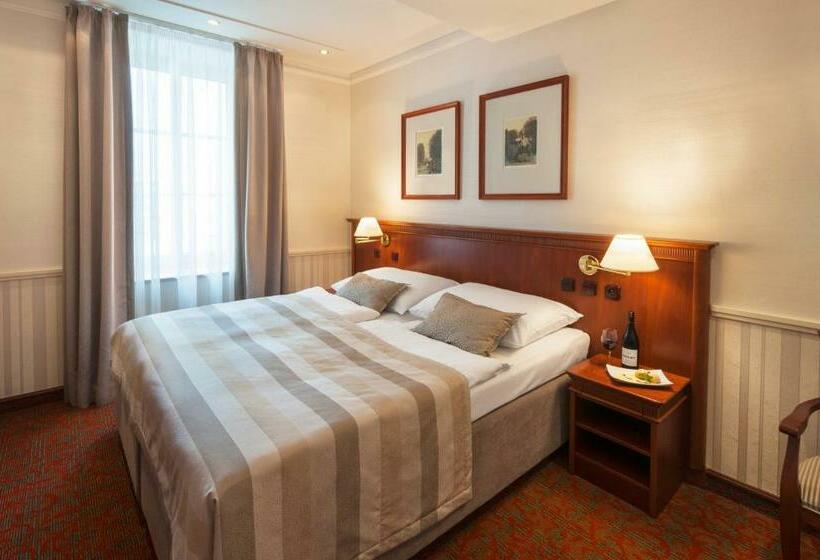 اتاق استاندارد با چشم‌انداز باغ, Adria Hotel Prague