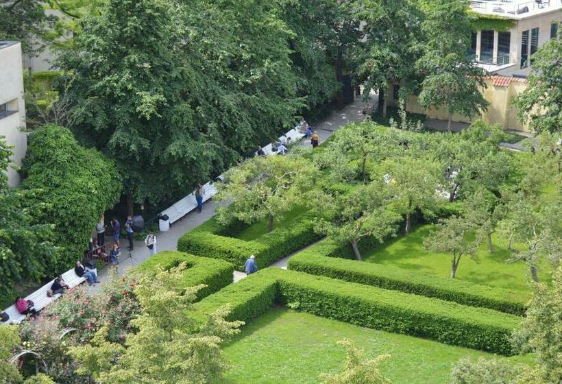 اتاق استاندارد با چشم‌انداز باغ, Adria Hotel Prague