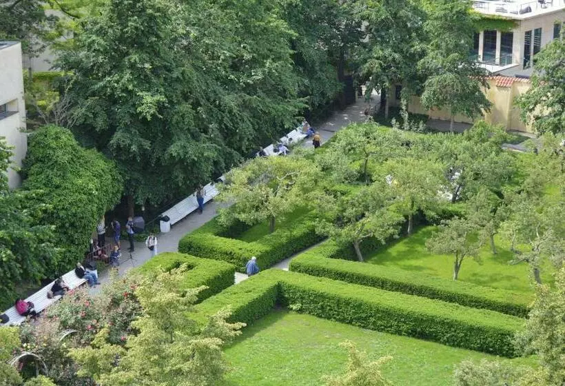 اتاق استاندارد با چشم‌انداز باغ, Adria Hotel Prague