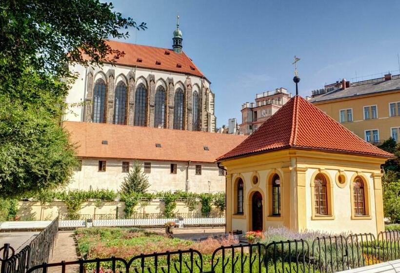 اتاق استاندارد با چشم‌انداز باغ, Adria Hotel Prague