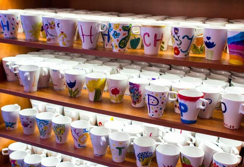 اتاق استاندارد با چشم‌انداز باغ, Adria Hotel Prague