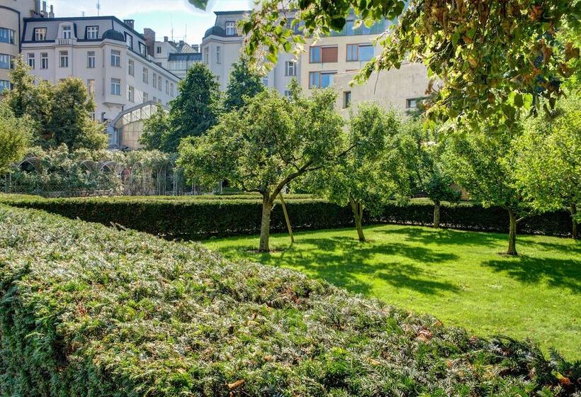 اتاق استاندارد با چشم‌انداز باغ, Adria Hotel Prague