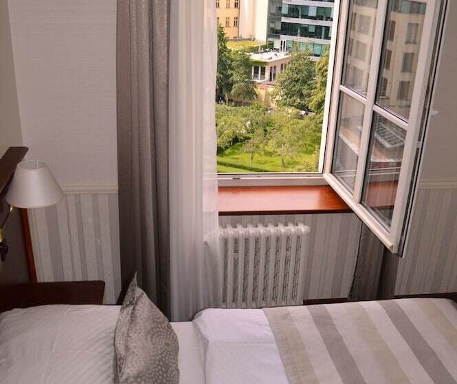 اتاق استاندارد با چشم‌انداز باغ, Adria Hotel Prague
