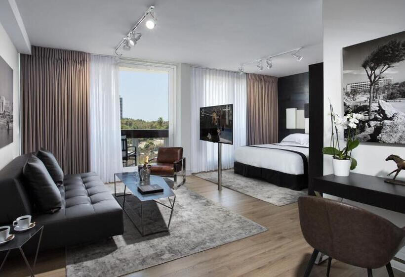 Deluxe Suite, Alexander Hotel– Tel Aviv