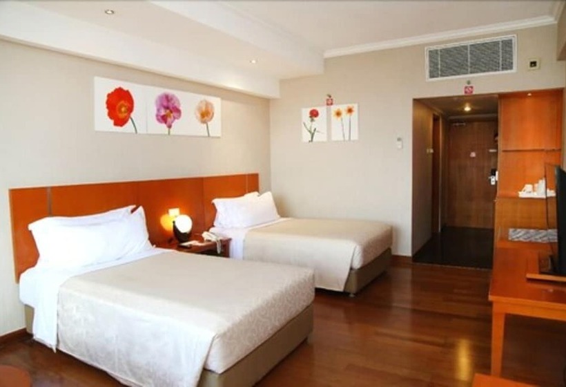 Номер Deluxe, Artotel Gelora Senayan Jakarta