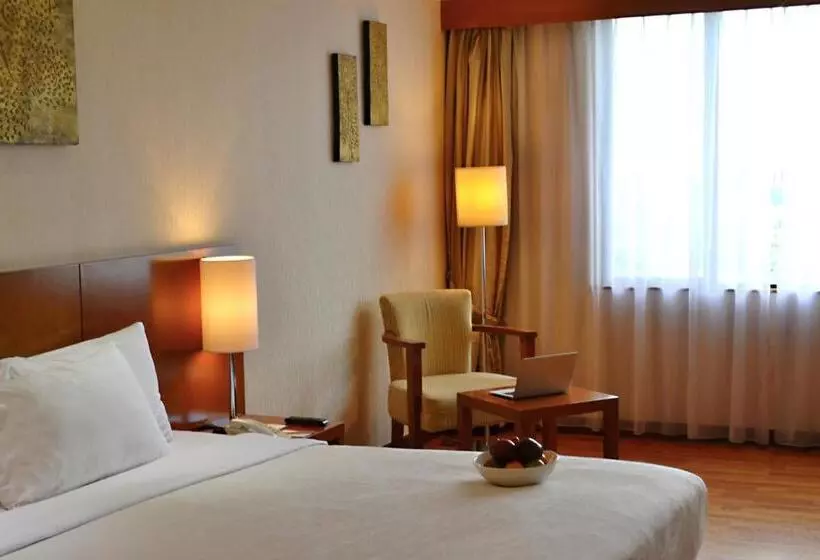 اتاق لوکس با تخت بزرگ, Artotel Gelora Senayan Jakarta