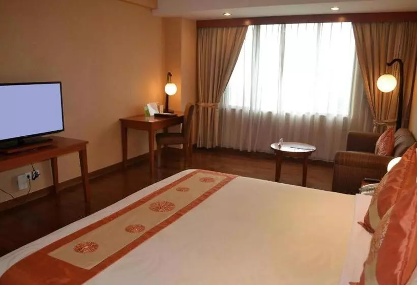 اتاق اجرایی با تخت بزرگ, Artotel Gelora Senayan Jakarta