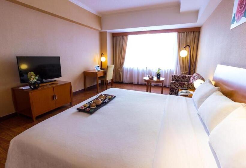 带大床的行政房间, Artotel Gelora Senayan Jakarta