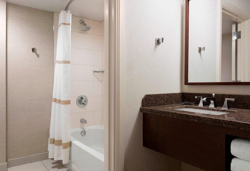 חדר סטנדרט מיטה זוגית, Cleveland Marriott Downtown At Key Tower