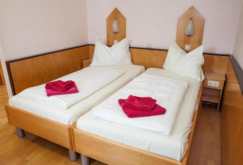 اتاق استاندارد سه نفره, Gasthof Roderich