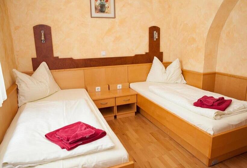 اتاق استاندارد چهار تخته, Gasthof Roderich