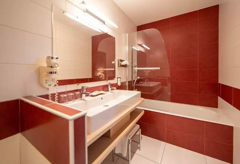 اتاق استاندارد سه نفره, Hôtel Wilson   Teritoria