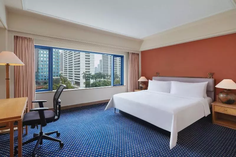 Deluxe Zimmer Kingsize Bett, Le Meridien Jakarta