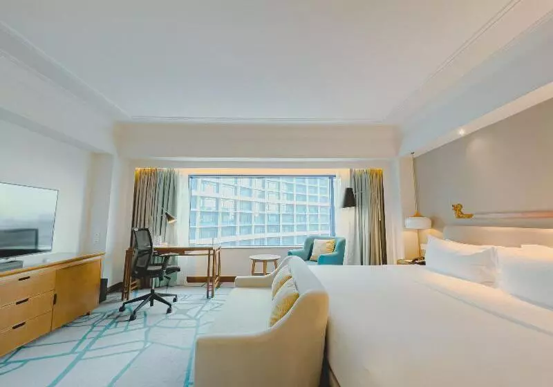 Deluxe Zimmer Kingsize Bett, Le Meridien Jakarta